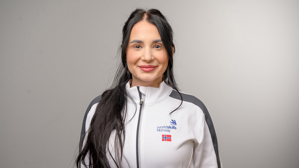 Dalila Isidora Momcilovic er ekspert i resepsjonsfaget, det norske Yrkeslandslaget 2025.