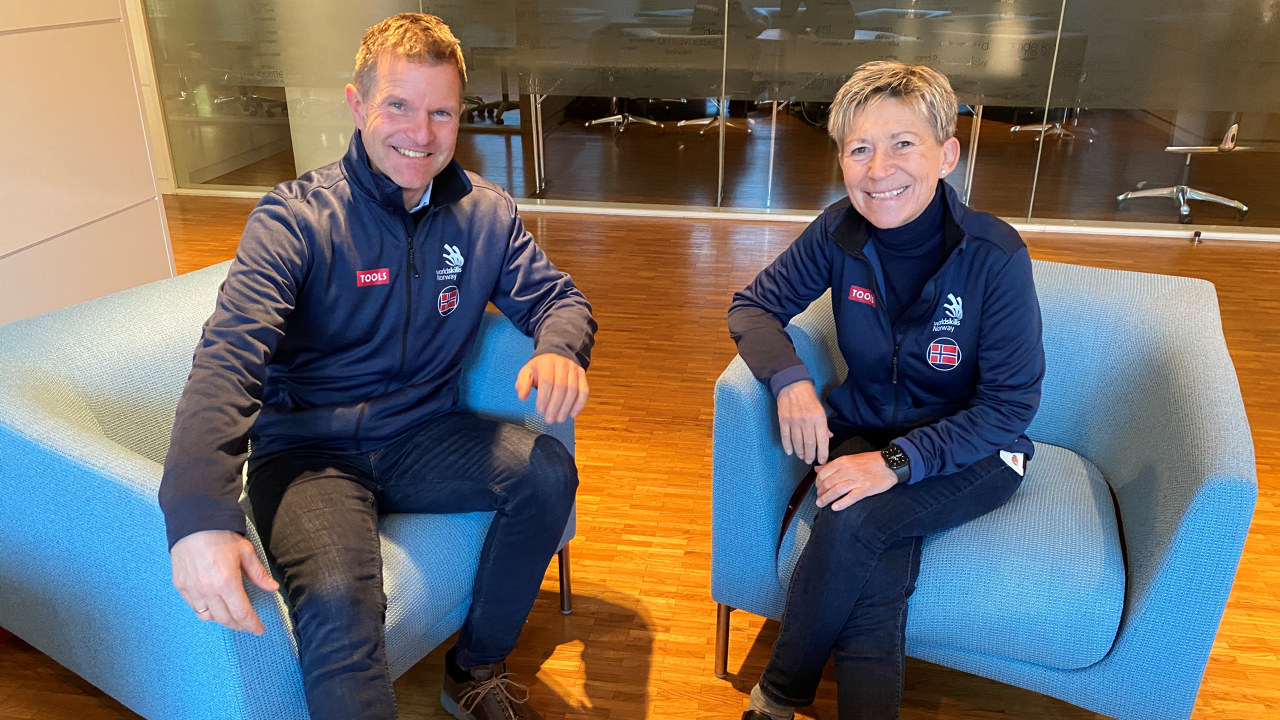 NY DAGLIG LEDER: Bjørnar Valstad er i gang som ny daglig leder i WorldSkills Norway, mens avtroppende daglig leder Elisabeth Lange ser frem til en aktiv pensjonstilværelse.