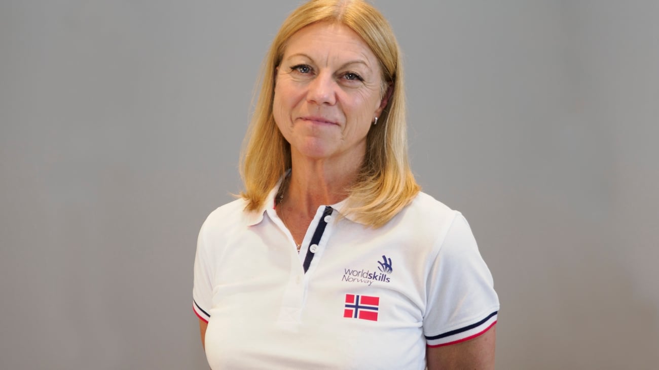 Ann Mari Wang-Johannessen er ekspert i servitørfaget og trener for Emma Johanne Torpet under Yrkes-EM 2025 i Herning, Danmark.