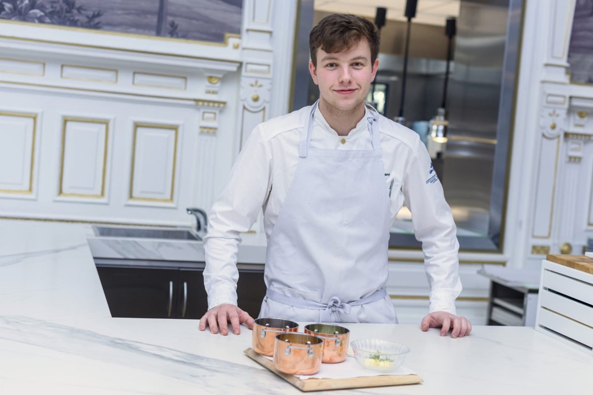 Kokkelærling Espen Laumann fra Speilsalen vant European Young Chef Award. Foto: Britannia.