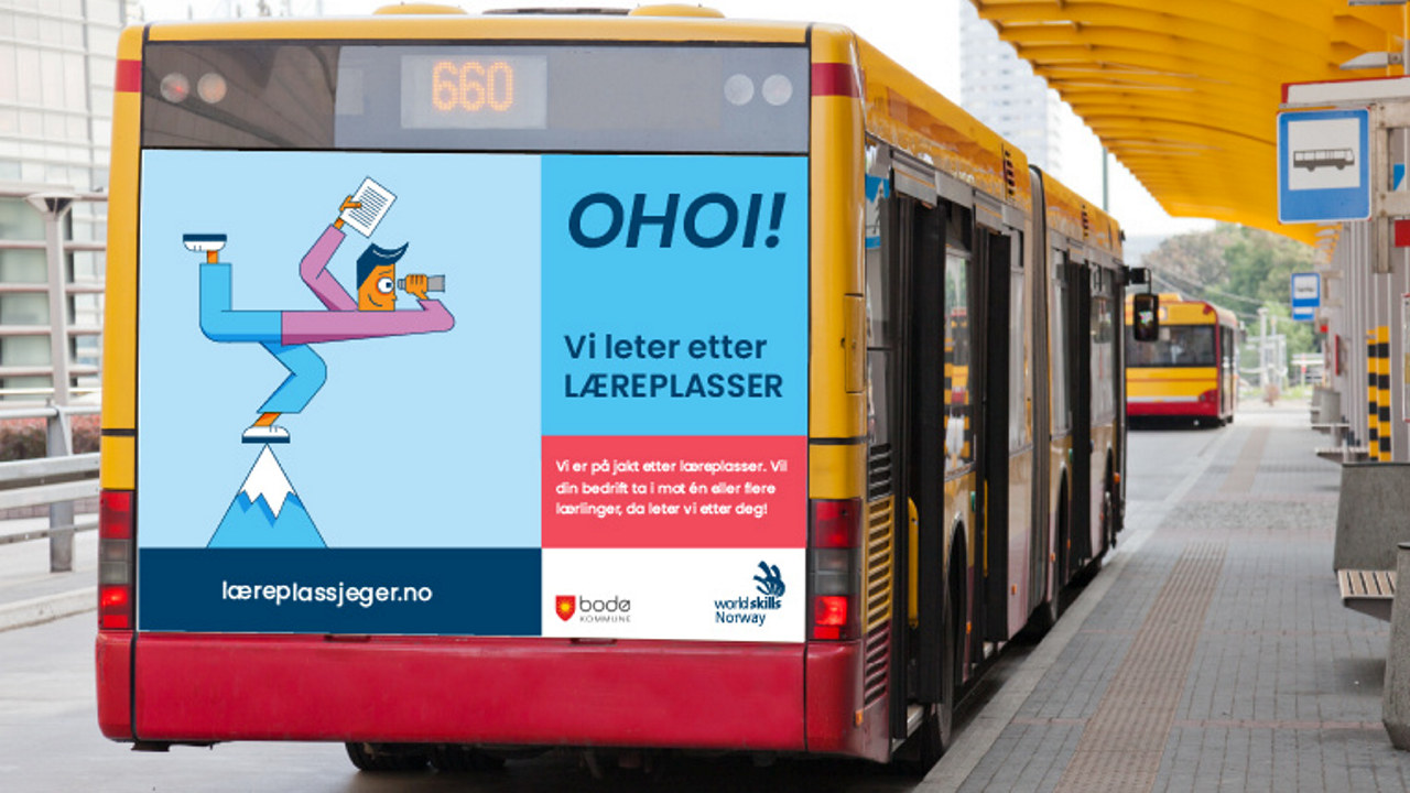 Buss med reklameplakat for læreplassjeger-kampanjen