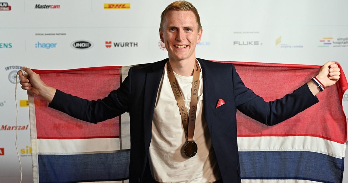 Elektriker hadde fra før bronsemedalje fra Yrkes-EM 2022, da han slo til med nok en bronsemedalje under Yrkes-EM 2023 i Gdansk, Polen.